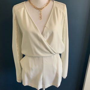 Beautiful Size M - Parker Romper w/ lace back